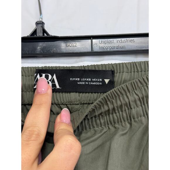 Zara Pull On High Waisted Elastic Waist Parachute Pants Green Women's Size XS - Picture 3 of 5